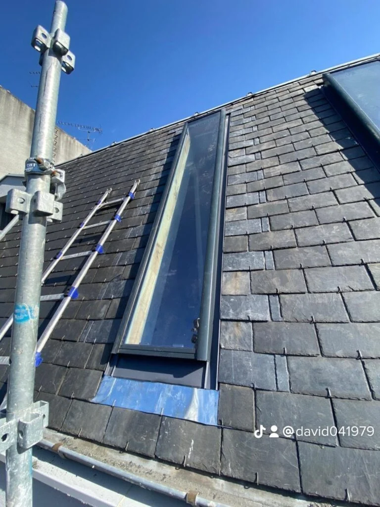 Remplacement d’une fenêtre de toit sur mesure