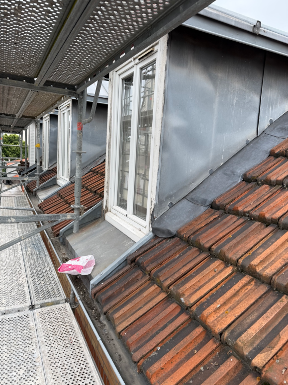 Rénovation complète de toiture et lucarne en zinc