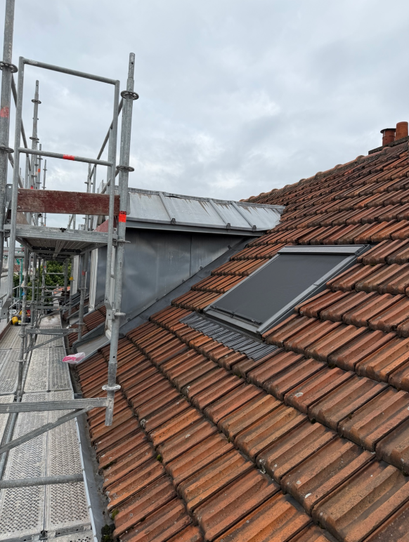 Rénovation complète de toiture et lucarne en zinc