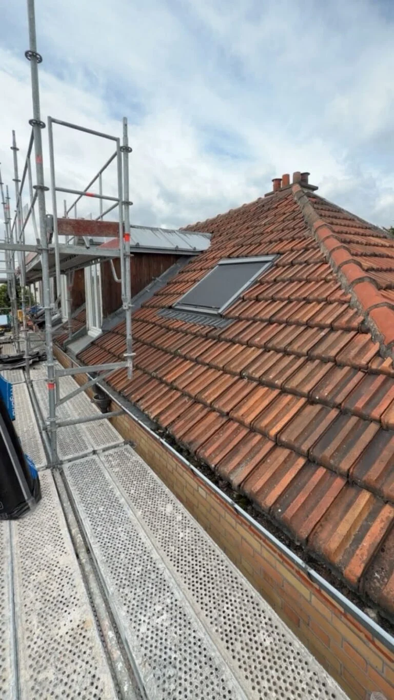 Rénovation complète de toiture et lucarne en zinc