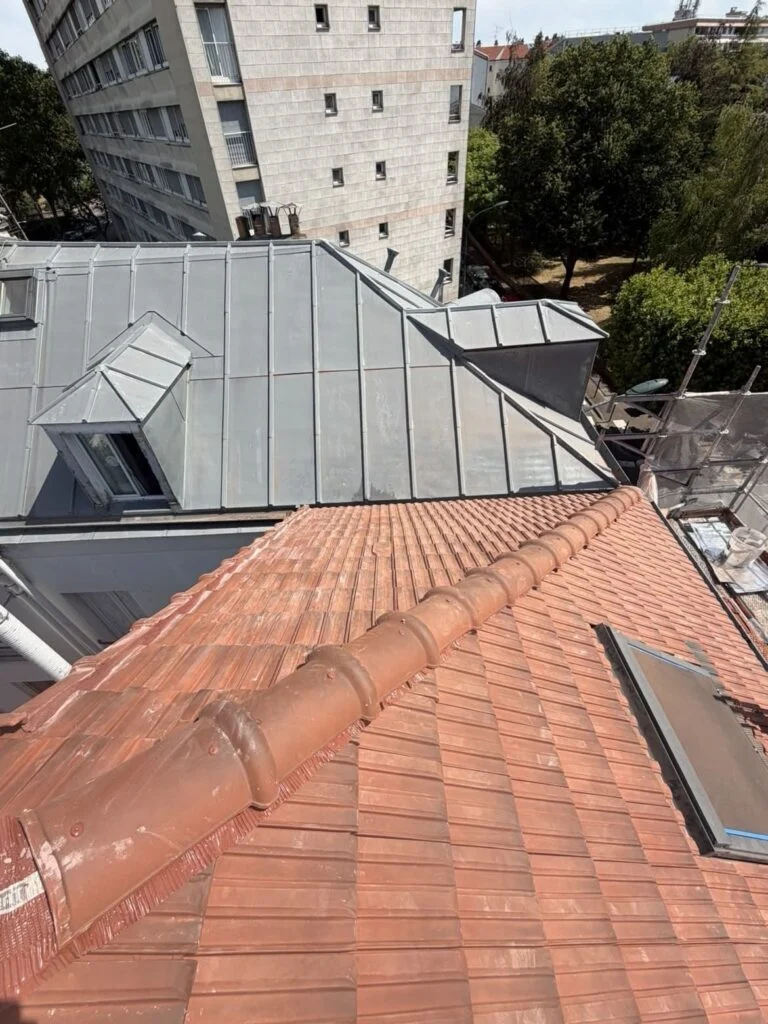Rénovation complète de toiture et lucarne en zinc